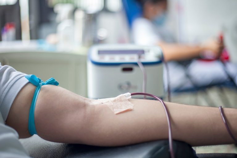 Donatorii de sânge din România, o nouă sursă de finanțare pentru stat. Bloomberg: Dobânzile ajung la peste 7%