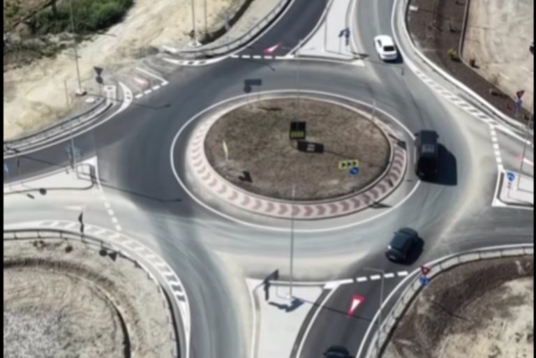Sens giratoriu nou pe DN1, în zona Avrig. Lucrările s-au încheiat după patru luni