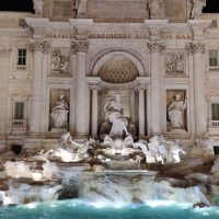 Ce se întâmplă cu banii aruncați în Fontana di Trevi. Turiștii lasă anual circa 1,5 milioane de euro la Roma