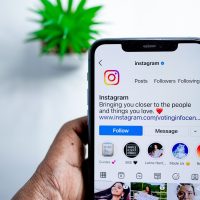 Instagram introduce etichete pentru profilurile create cu inteligență artificială. Cum vor fi identificate conturile AI