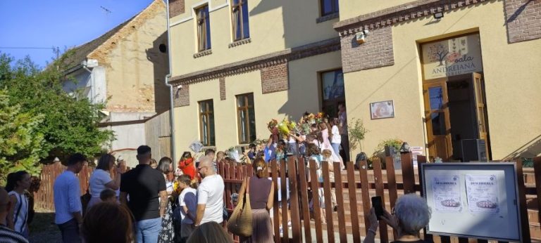 VIDEO. O altfel de deschidere a anului școlar la Școala Andreiană din Gușterița: părinții au fost așteptați după-amiaza