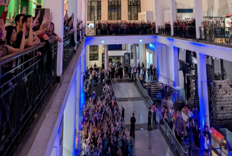 Fanii „Star Trek” au stabilit un record mondial, la Londra. Iată ce au făcut, simultan, 934 de oameni