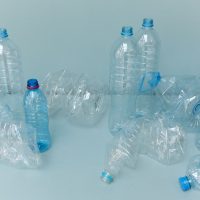 Plastic Overshoot Day 2026: 72 de milioane de tone de deșeuri din plastic riscă să ajungă în natură