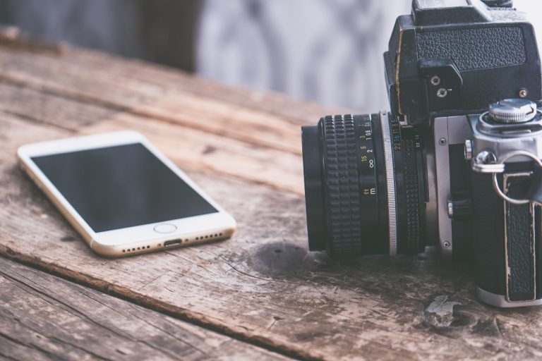 Cum transformi un telefon vechi într-o cameră de supraveghere. Aplicația gratuită pentru Android și iPhone