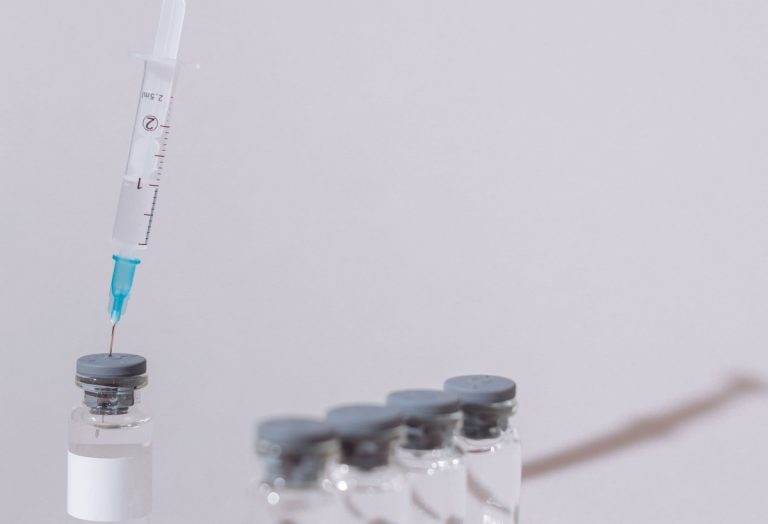 Vaccinul BCG pentru nou-născuți revine în maternități. Ministerul Sănătății cumpără 100.000 de doze