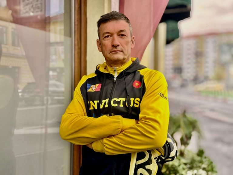 Adrian Teodorescu, după expediția pe bicicletă în Basarabia, pe urmele eroilor români: „Mi-am găsit un frate de-al bunicului înmormântat la Țiganca. Peste cimitirul lui fusese o fermă de animale”