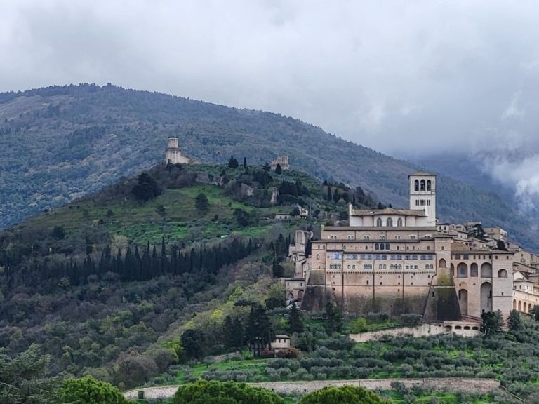 800 de ani de la moartea Sfântului care vorbea cu păsările. De la Assisi la Sibiu
