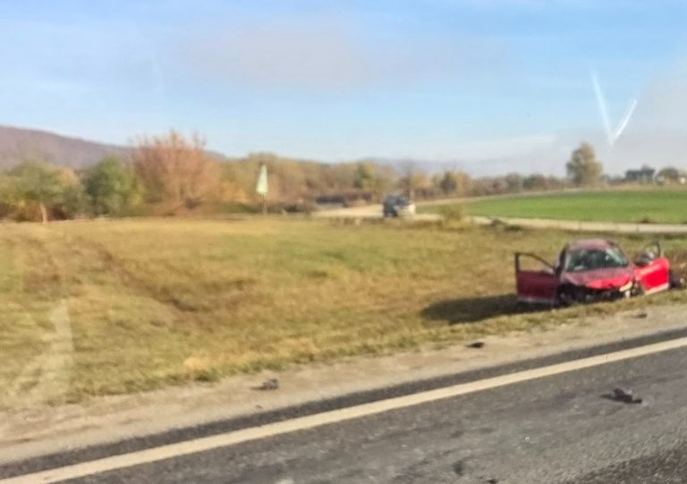 FOTO/ULTIMA ORĂ: Patru persoane la spital după un accident pe DN 1, în județul Sibiu