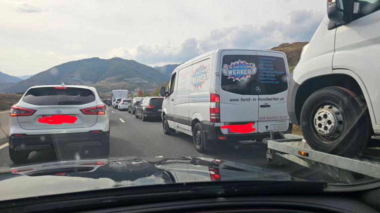 EXPLOZIE de FURIE după decizia care a blocat traficul pe A1, între Boița și Cisnădie: „Sinecuri la CNAIR. Să nu dormiți noaptea!”