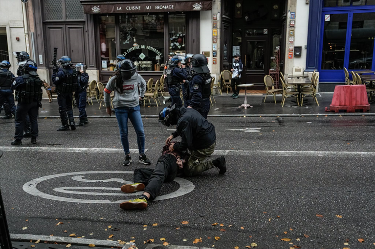 Se clatină UE? Nemulțumirea oamenilor EXPLODEAZĂ în Franța, Italia și Spania