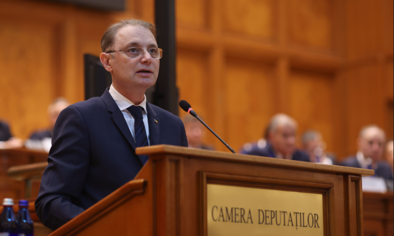Românii strâng cureaua, Guvernul pregătește DEZMĂȚUL în Qatar. 1.000 de invitați, bani publici și o notă de plată ținută la secret