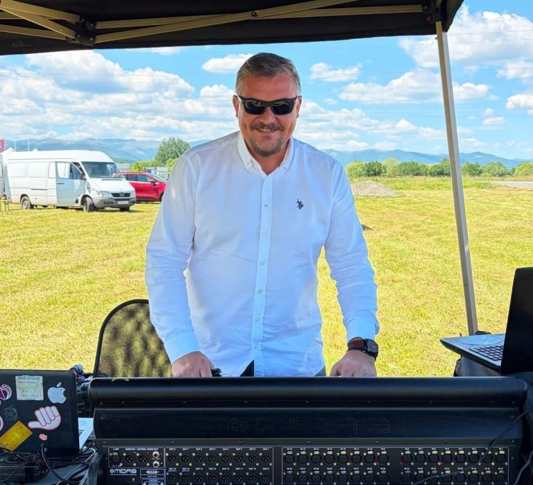 Mașina primarului Mircea Orlățan din Cisnădie nu aparține primăriei. Nissan Qashqai-ul, împrumutat gratis de la Clubul Sportiv Măgura