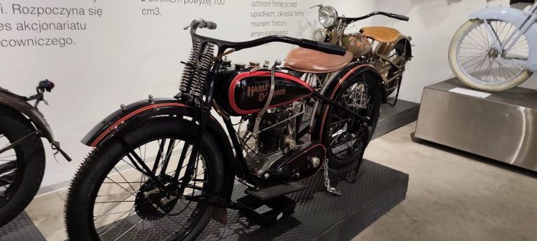 VIDEO. Când motoarele tac, legendele vorbesc: Harley-Davidson și Indian