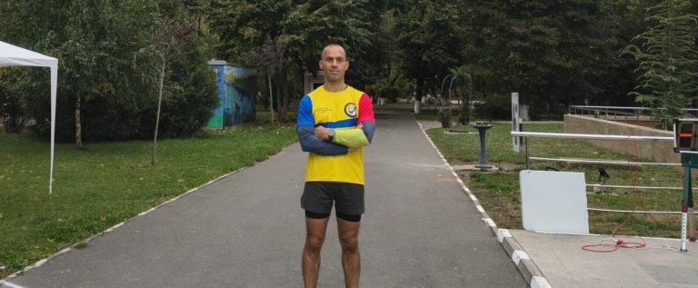RECORD la Mondial: Sibianul Nicolae Constantin a alergat 30 de ore non-stop, 225 de kilometri, pentru echipa națională a României