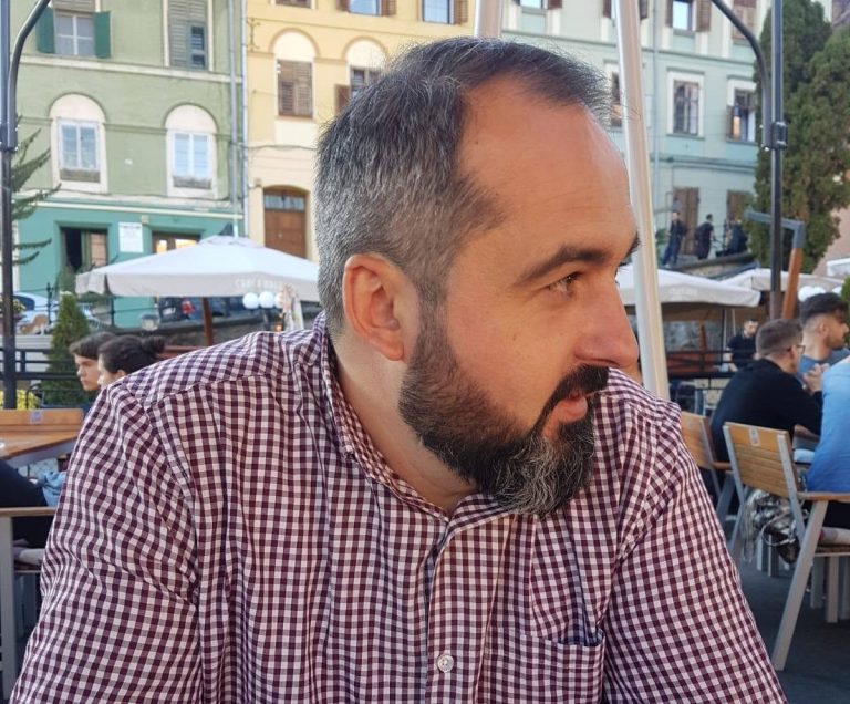 Fără șofer și fără benzină. Cu ce circulă Primarul Agnitei, Alin-Ciprian Schiau-Gull?