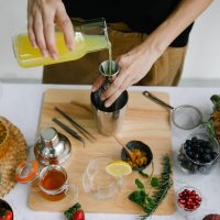 Ananasul și alte remedii naturale care pot calma tusea. Ce alimente pot fi de ajutor