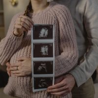 Intervenție în premieră: Medicii din China au redus o tumoră pulmonară la un făt, prin ablație cu microunde, fără operație deschisă
