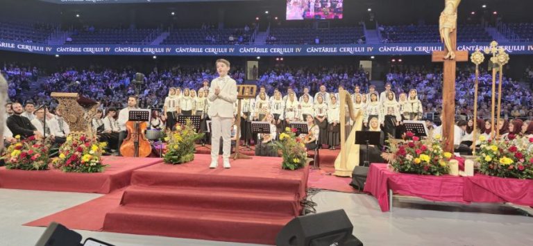 Copiii sibieni participă, alături de câștigătorul „Românii au Talent”, Rareș Prisacariu, la un eveniment muzical unic în România, cu peste 7.000 de participanți