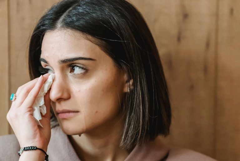 Suferi după despărțire? Psihologii explică de ce stresul poate fi confundat cu iubirea