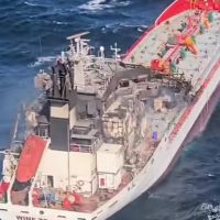 Intervenție de urgență în Marea Neagră: două elicoptere Black Hawk și echipe de salvare, mobilizate pentru recuperarea echipajului unei nave avariate