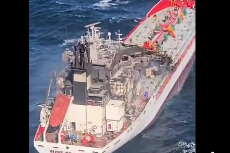 Intervenție de urgență în Marea Neagră: două elicoptere Black Hawk și echipe de salvare, mobilizate pentru recuperarea echipajului unei nave avariate