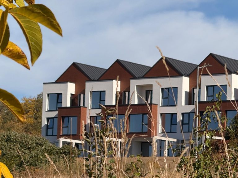 Priveliște spectaculoasă și liniște la câțiva pași de centrul Sibiului. Hammersdorf Residence
