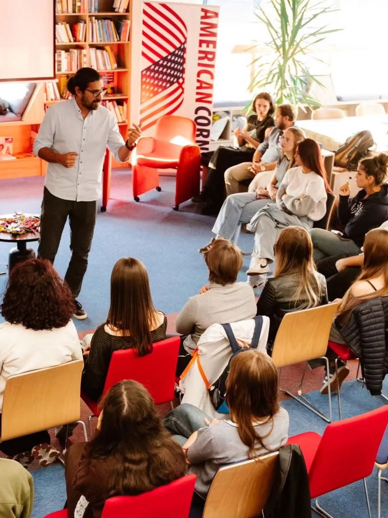 Sibiul privit prin obiectiv și tăiat în straturi: Proiectul „Urban Layers” provoacă tinerii la o nouă formă de explorare urbană