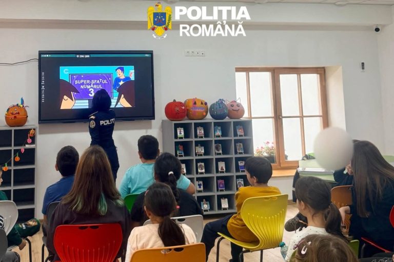 Polițiștii sibieni îi învață pe copii cum să se protejeze de pericolele din mediul online