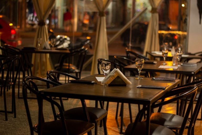 Furt neobișnuit în Veneția: Un hoț a spart un restaurant, a ignorat vinurile scumpe și a furat ingredientele pentru cocktailul Spritz