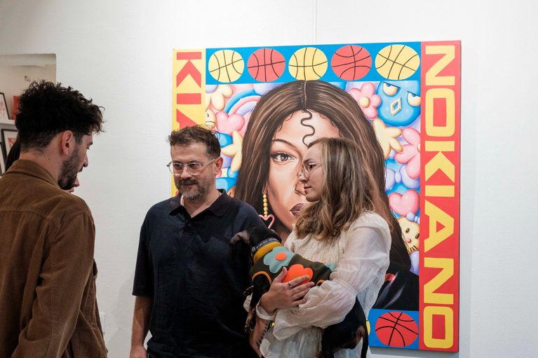 Artă care salvează inimi: Saddo aduce universul „Queens” și „Fanboy” la Galeria Heartfully din Sibiu
