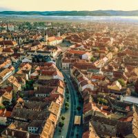 Sibiul, între succesul turistic și nemulțumirile localnicilor. Ce spun locuitorii despre dezvoltarea orașului