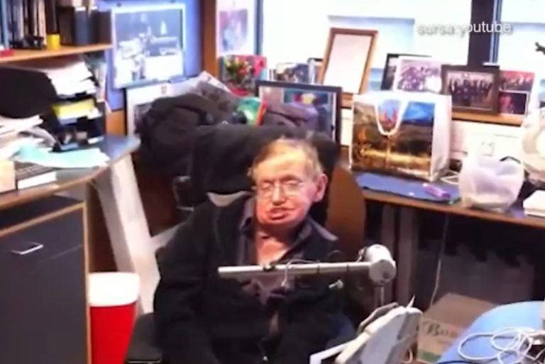 Stephen Hawking a avertizat asupra a 7 pericole care amenință omenirea. Cum ar putea apărea o elită de „supraoameni”