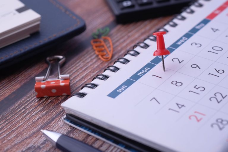Minivacanță de 4 zile la final de noiembrie 2026. Ce zile libere mai au angajații, până la sfârșitul anului
